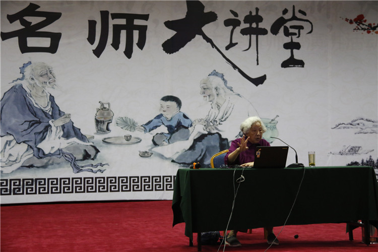 過(guò)教授精彩生動(dòng)講解.JPG