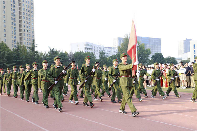 圖片4：八年級十五班方隊.JPG