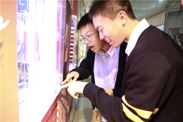 圖片3：仔細觀察，討論交流.JPG