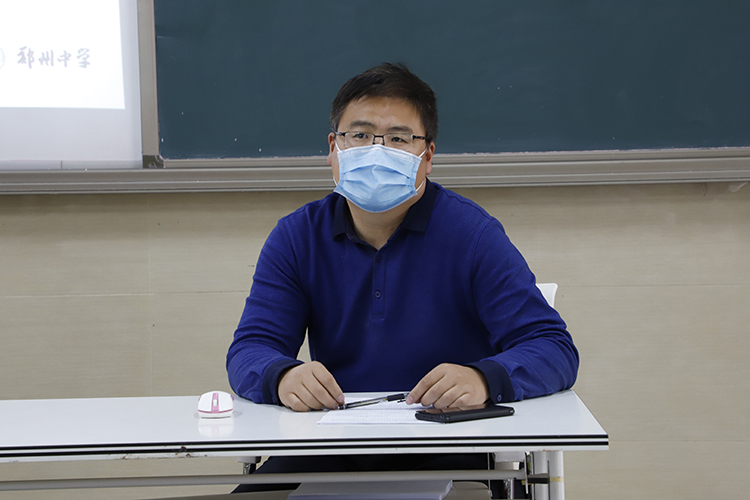 鄭州中學(xué)黨委委員、校長(zhǎng)助理田玉寶安排2020年國(guó)際部招生工作.jpg