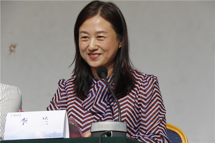 鄭州中學(xué)黨委委員、副校長李蘭主持典禮.jpg