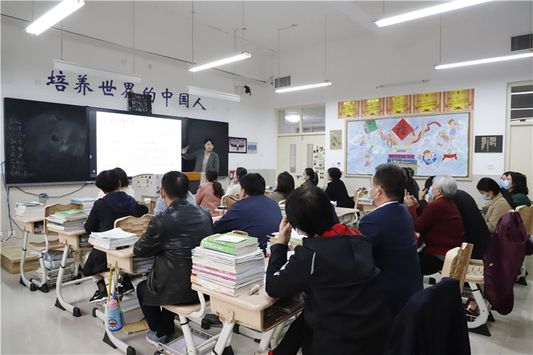 圖片6：高二國際3班匯報(bào)班級(jí)學(xué)習(xí)任務(wù).JPG