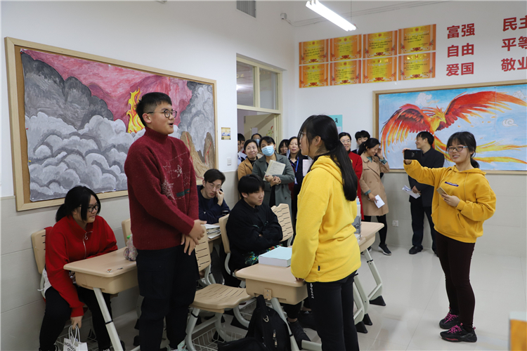 高三國際3班用小品詮釋班級制度文化.JPG