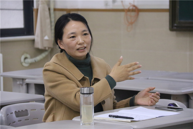 鄭州市化學學科教研員岳麗坤老師做點評.JPG