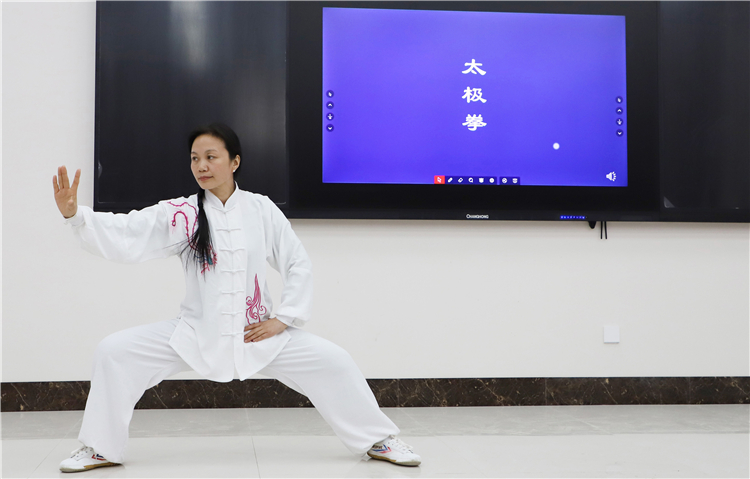 老師現(xiàn)場(chǎng)示范.jpg