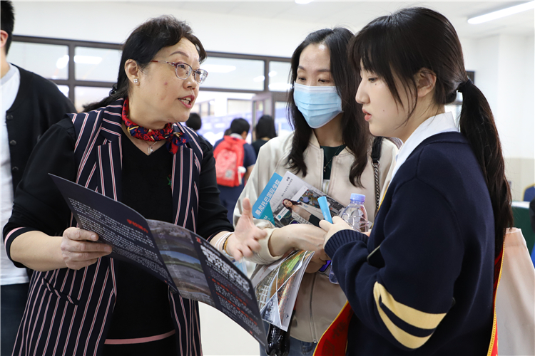 學(xué)生咨詢.jpg