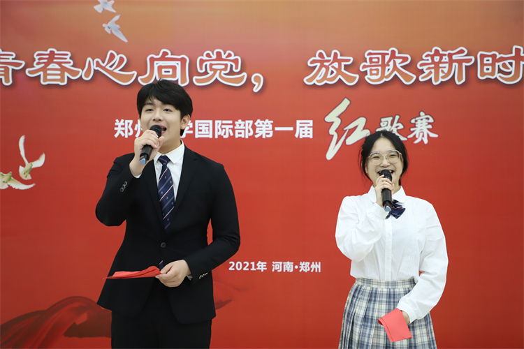 圖片1  主持人閃亮登場.JPG