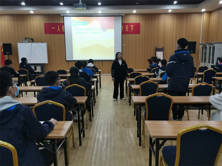 同學們踴躍發(fā)言.jpg