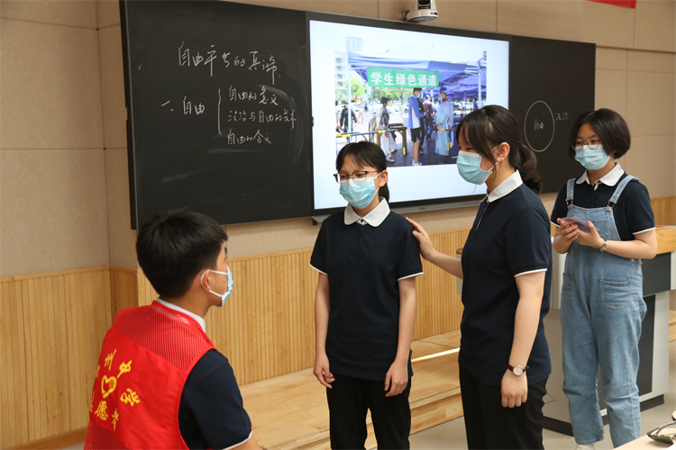 圖片3  宋雨露老師政治課堂學(xué)生短劇展示.JPG