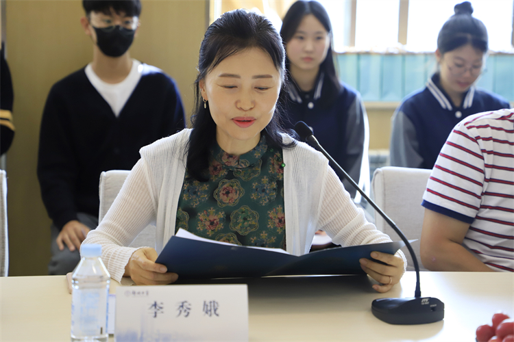圖片3：韓方留學(xué)生校長李秀娥致辭.JPG