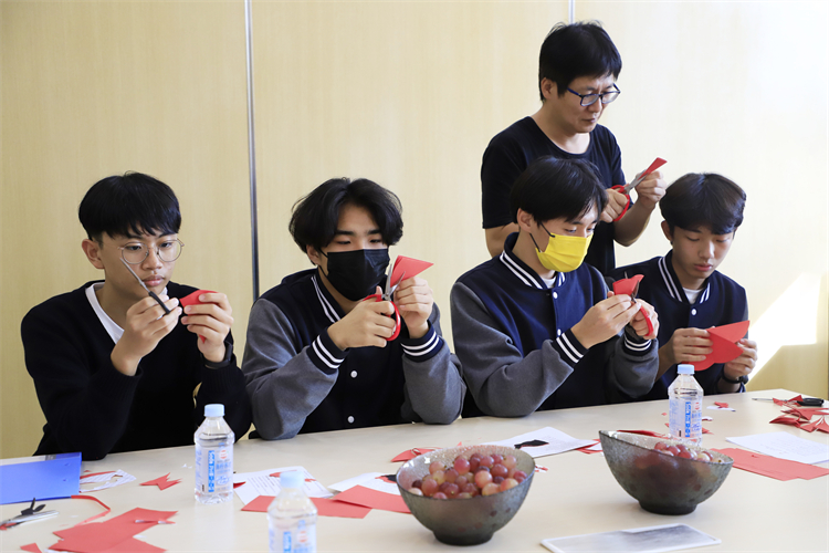 圖片10：學(xué)生積極參與、動手實踐.JPG