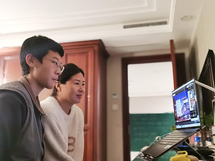 高一中美GAC班家長與學生參會.jpg