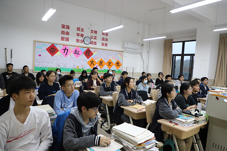 圖片4：同學們認真聽講.jpeg