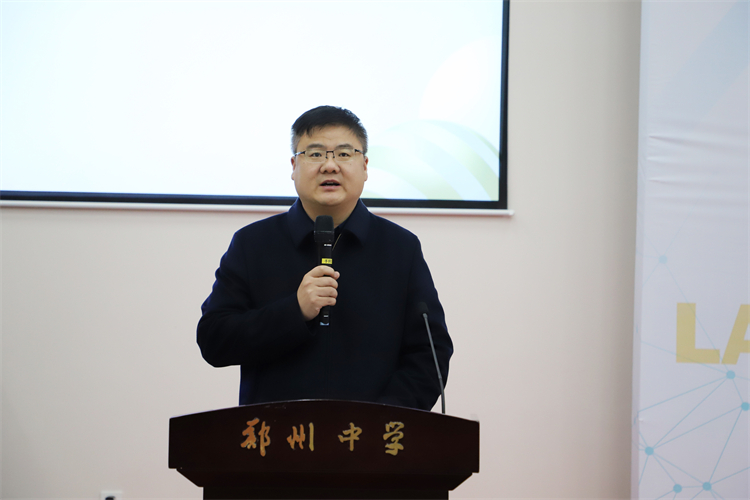 圖片2：鄭州中學(xué)黨委委員、副校長(zhǎng)田玉寶致開幕辭.JPG