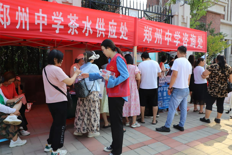 1_樹新風(fēng)助力清廉校園，暖心扉護(hù)航中招考試——鄭州中學(xué)第一黨總支中考期間開展黨員志愿服務(wù)活動(dòng)390.png
