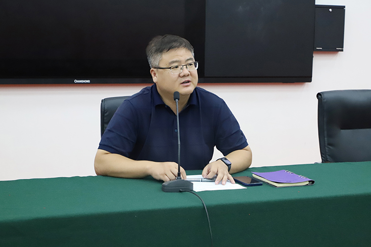 圖片3：鄭州中學(xué)黨委委員、副校長(zhǎng)田玉寶講話.JPG