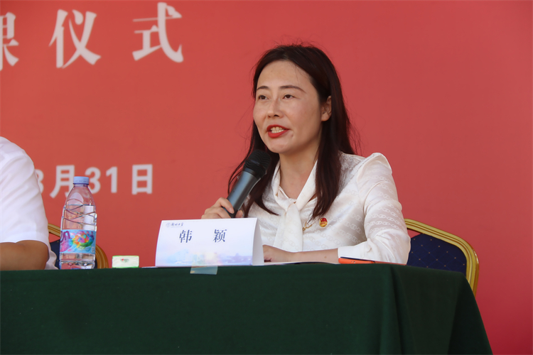 圖片9：鄭州中學副校長韓穎宣讀優(yōu)秀方陣、優(yōu)秀標兵名單.JPG