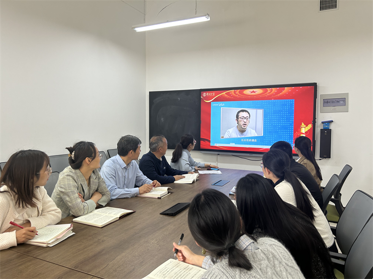 圖3：觀看廉政教育警示片《被奢侈之風毀掉的前程》.png