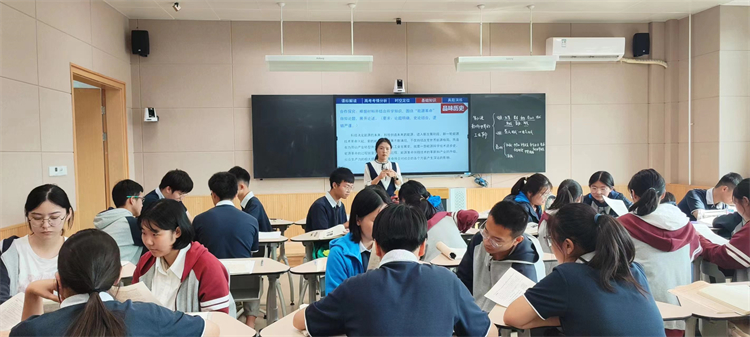 圖二：高三歷史組張夢(mèng)夢(mèng)老師授課.jpg