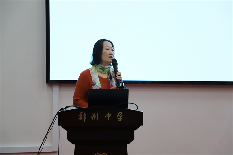 圖片1：國際部主任劉高利作報(bào)告.JPG