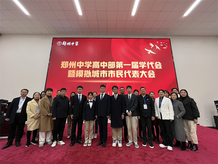 圖13：教師代表、家委代表與五位市長候選人合影留戀.jpg