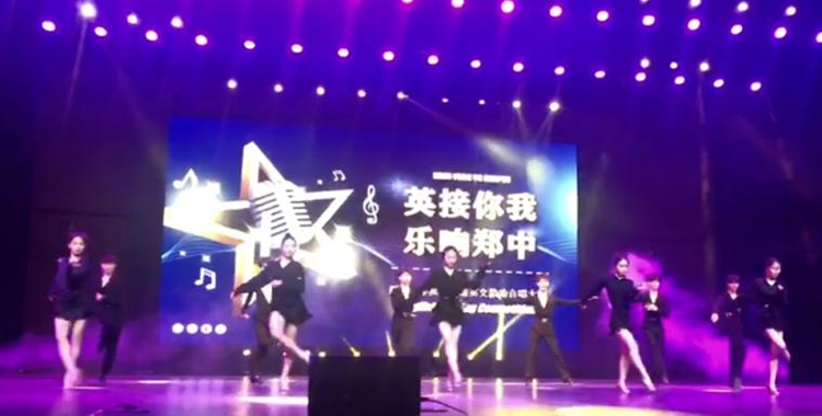 圖片2：體育舞蹈部同學表演開場舞《Clap Snap》.png
