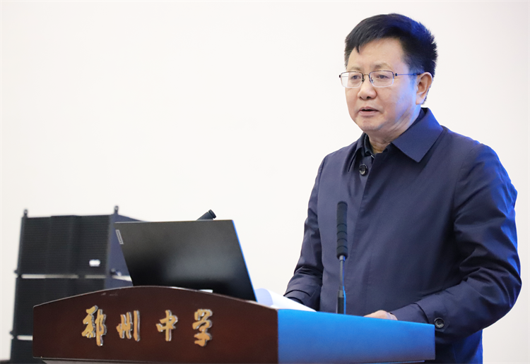 圖片2：鄭州中學黨委書記高正起致辭.png