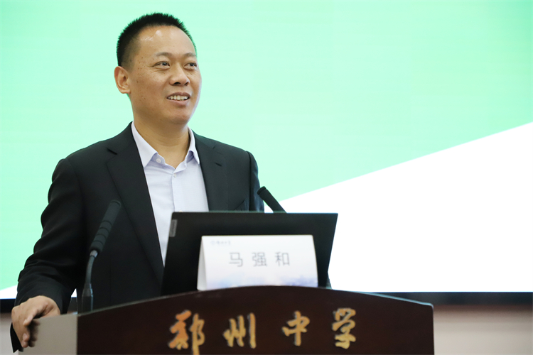 圖片8：鄭州輕工業(yè)大學國際合作與交流處副處長馬強和作講座.JPG