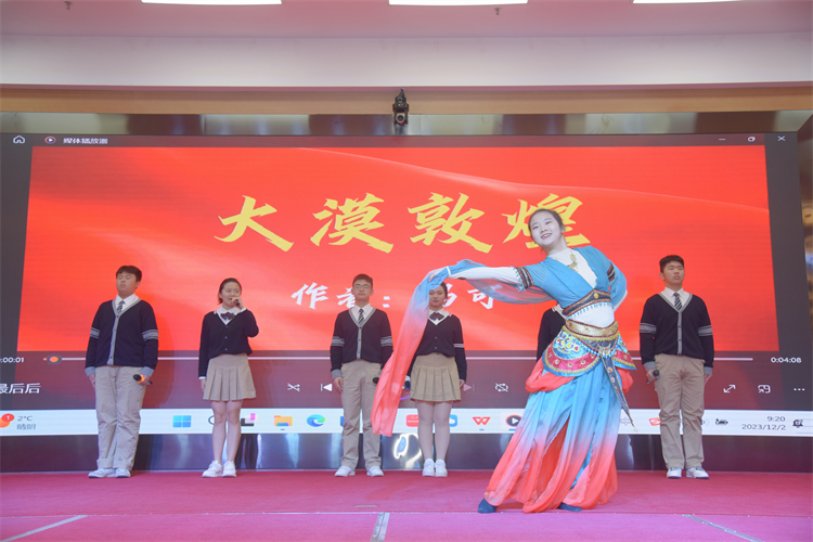 圖片5鄭中學子在頒獎儀式現(xiàn)場節(jié)目展演1.jpg