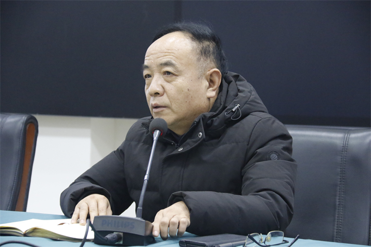 圖片3：黨委副書記李文增指出加強(qiáng)安全工作、師德師風(fēng)建設(shè)工作的現(xiàn)實(shí)意義.JPG