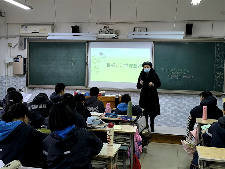 圖片5：導(dǎo)師對學(xué)生的目標(biāo)制訂進(jìn)行引導(dǎo).jpg