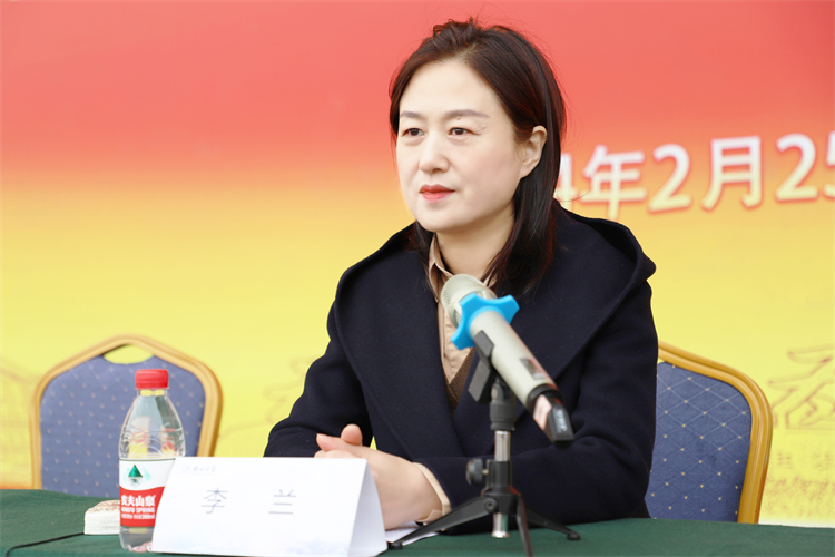 圖2 黨委副書記、校長(zhǎng)李蘭主持會(huì)議.jpg