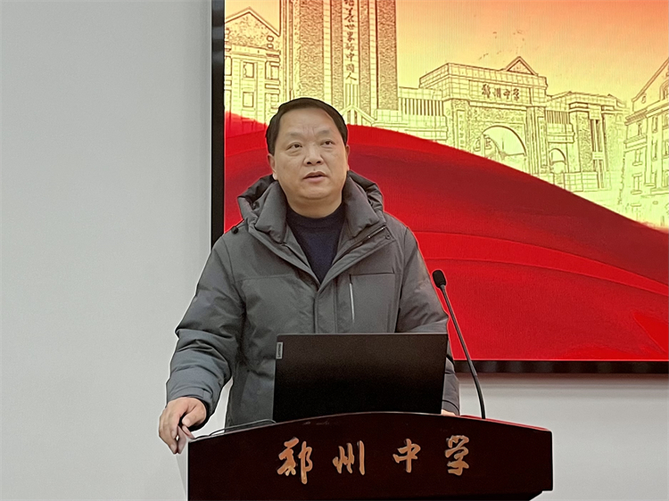 圖片5：校長(zhǎng)助理、高中部教務(wù)處主任屈丙辰發(fā)言.jpg