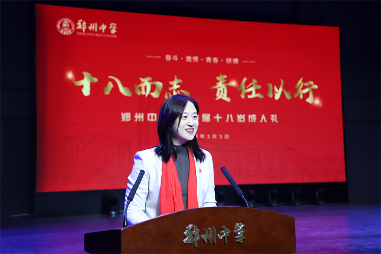 圖九：黨委副書記、校長李蘭給學生們加油鼓勁.JPG