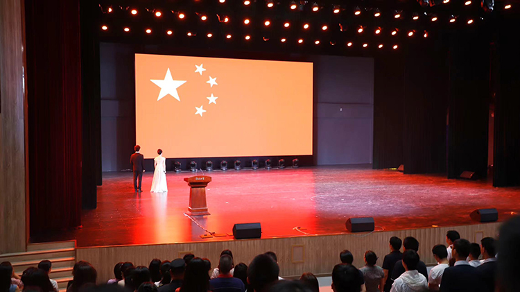 圖2：唱國歌.jpg