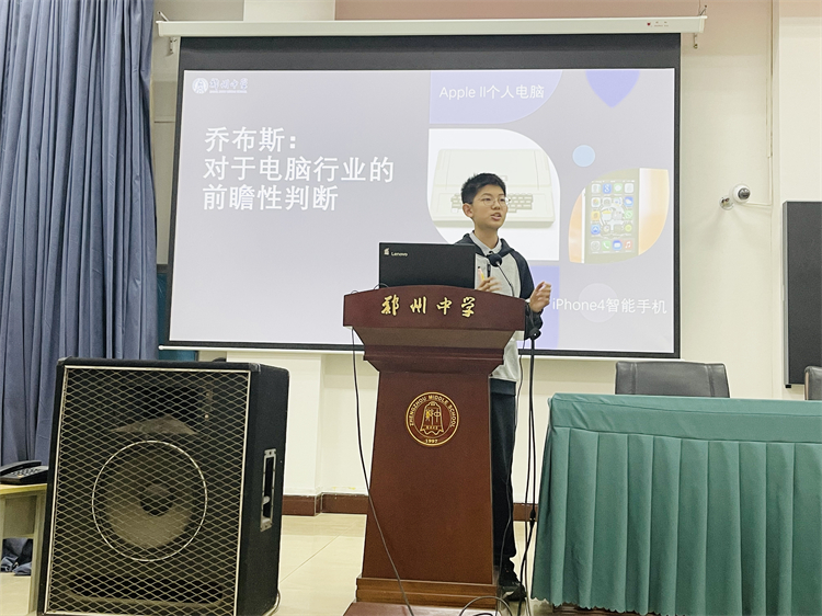 圖片1：學(xué)生在分享會上侃侃而談.jpg