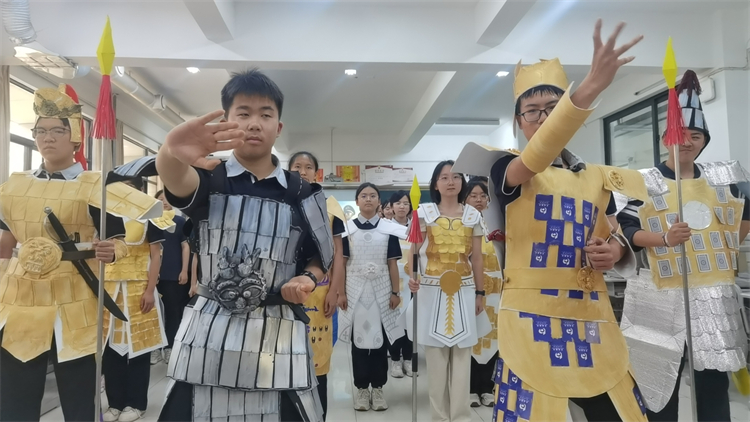 圖14：同學投入地演繹劇情.jpg