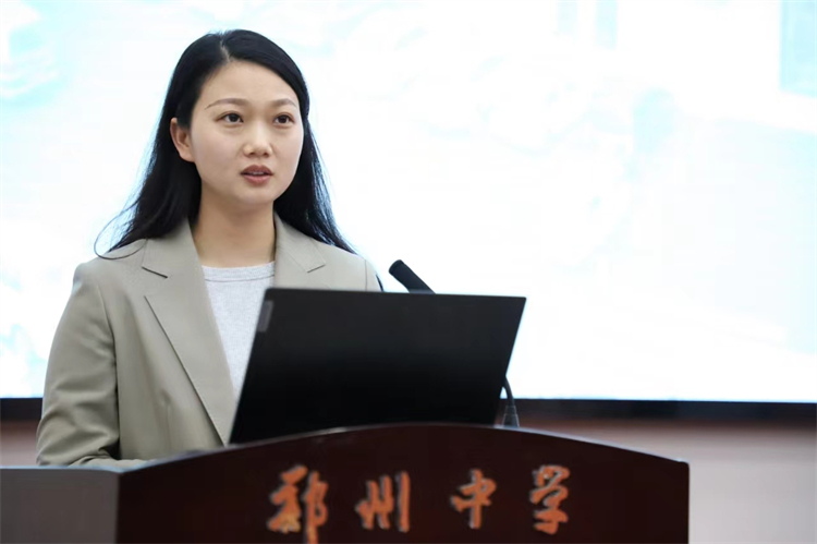 圖二 黨委委員、副校長王靜分享.jpg