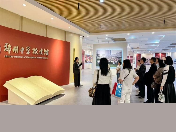 圖10：參觀校史館.jpg