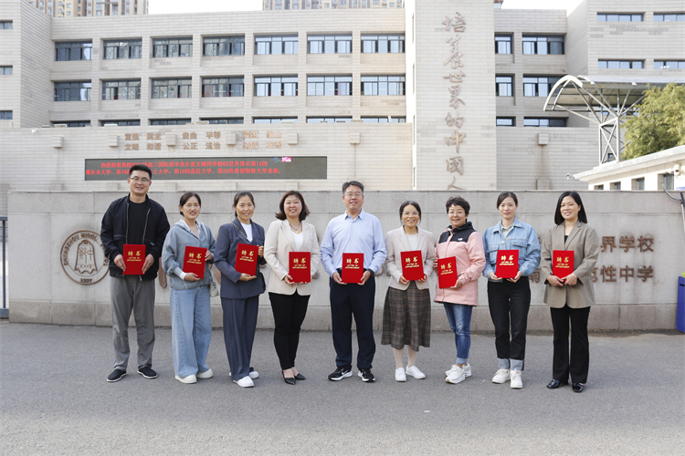 圖片10：新當(dāng)選的家委會(huì)常務(wù)委員會(huì)委員合影.JPG