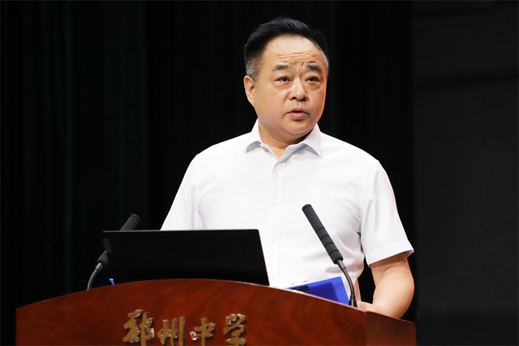 圖（三）高新區(qū)教育文化體育部黨委書記、部長田鴻鵬致歡迎辭.jpg