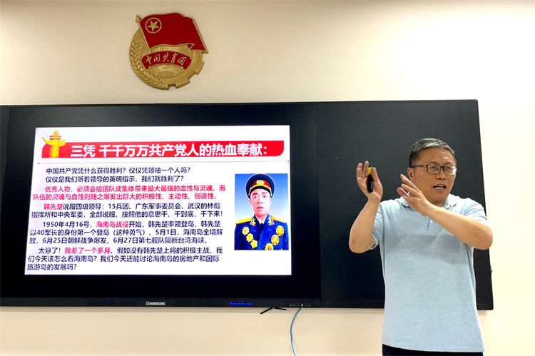 圖2：團(tuán)校講師、高中部文科學(xué)科主任李東星授課.jpg