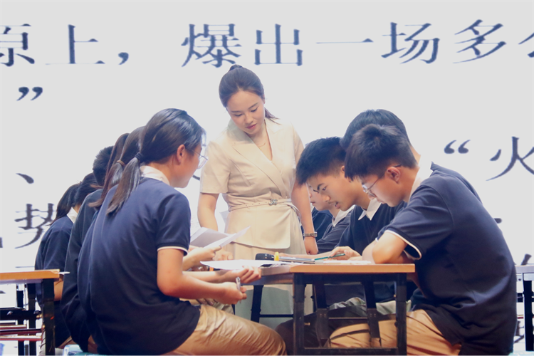 圖片4：鄭州經(jīng)濟(jì)技術(shù)開發(fā)區(qū)第六中學(xué)金亞萌老師帶來的《安塞腰鼓》課例展示.png