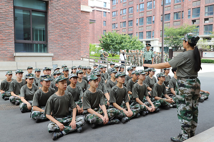 圖片3 同學們齊唱軍歌.JPG