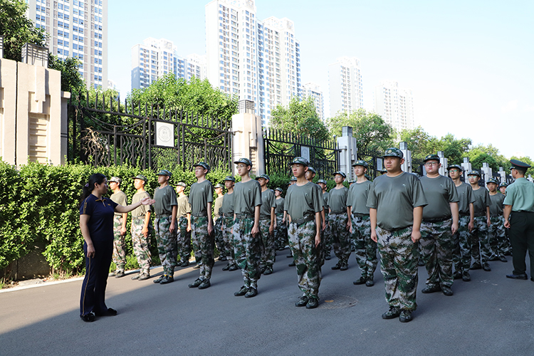 圖片1 軍容整肅，目光堅毅.JPG