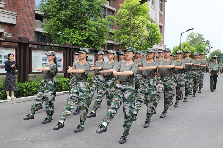 圖片3：正步姿勢練習(xí)1.JPG