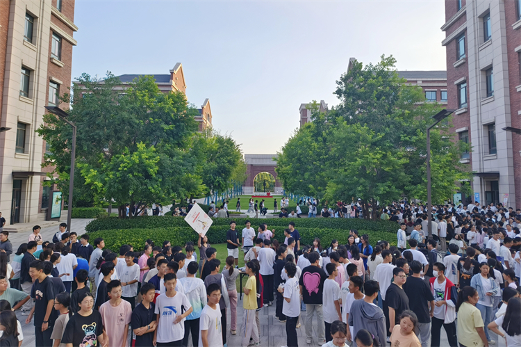 圖片1：社團(tuán)招新現(xiàn)場.jpg