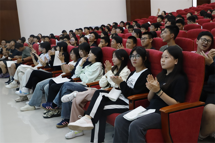 圖片4：同學們認真聆聽.JPG