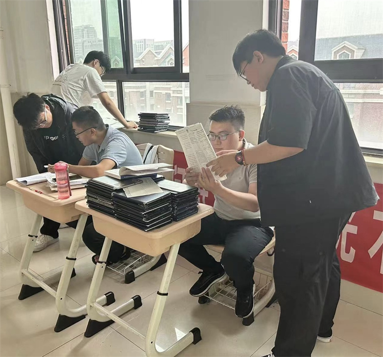圖5：老師為學生答疑解惑.jpg