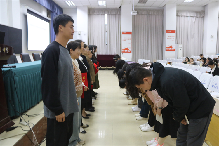 圖片4 青年教師行拜師禮.JPG